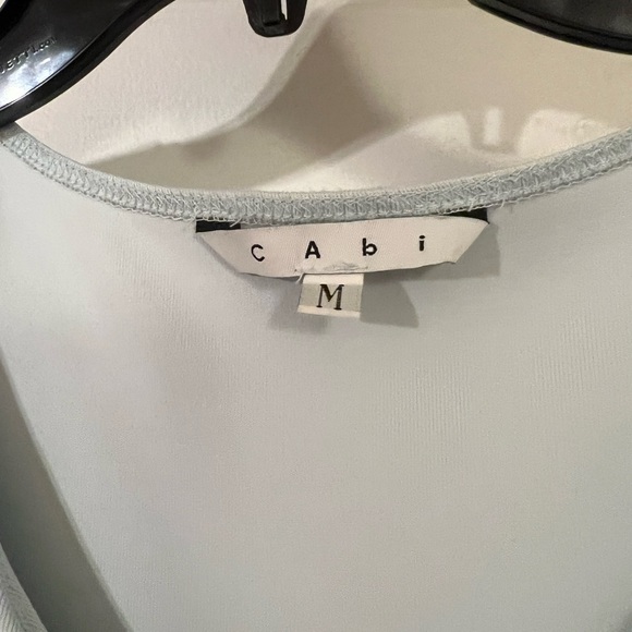 CAbi size medium blue crop blouse with busy darts - Picture 2 of 4